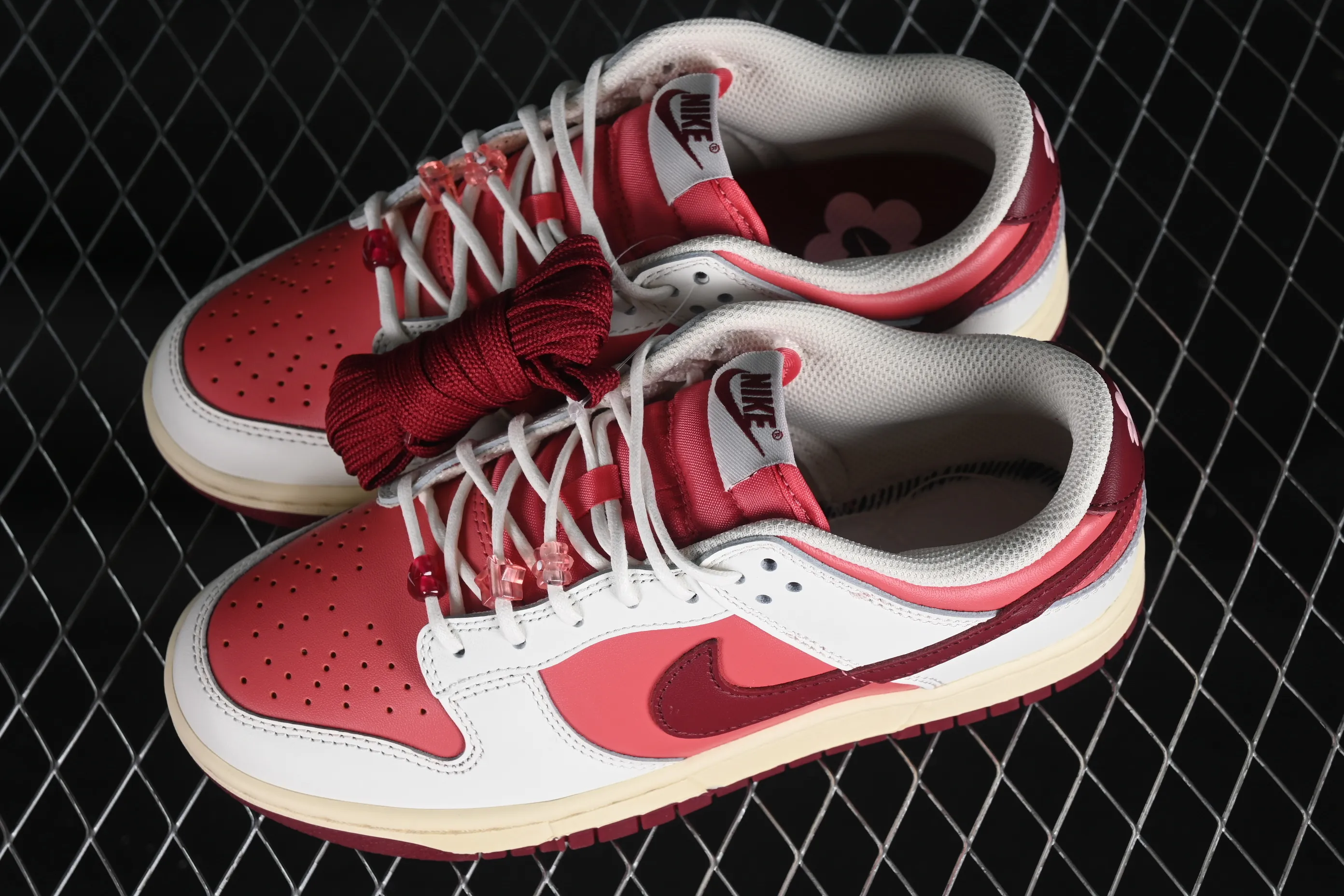 All Categories Nk SB Dunk Series Nk SB Dunk Low Low-top sneakers Foreign trade version Nk Dunk Low GS "Valentine's Day" Valentine's Day color SB low-top casual sneakers HF0736-161